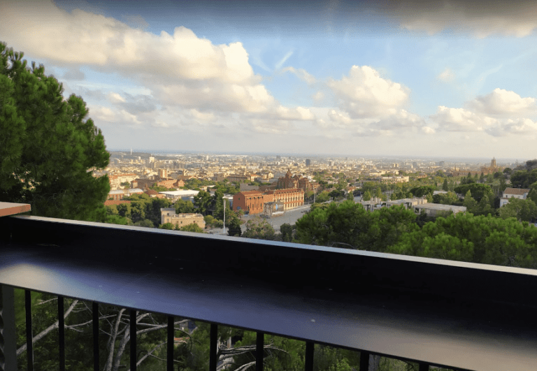 El balconet del mirablau en barcelona