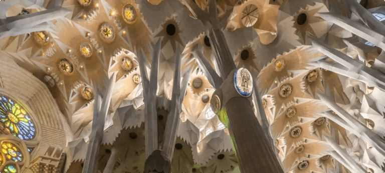 columnas-interiores-sagrada-familia_ae7623b3_260321232148_1280x794 1